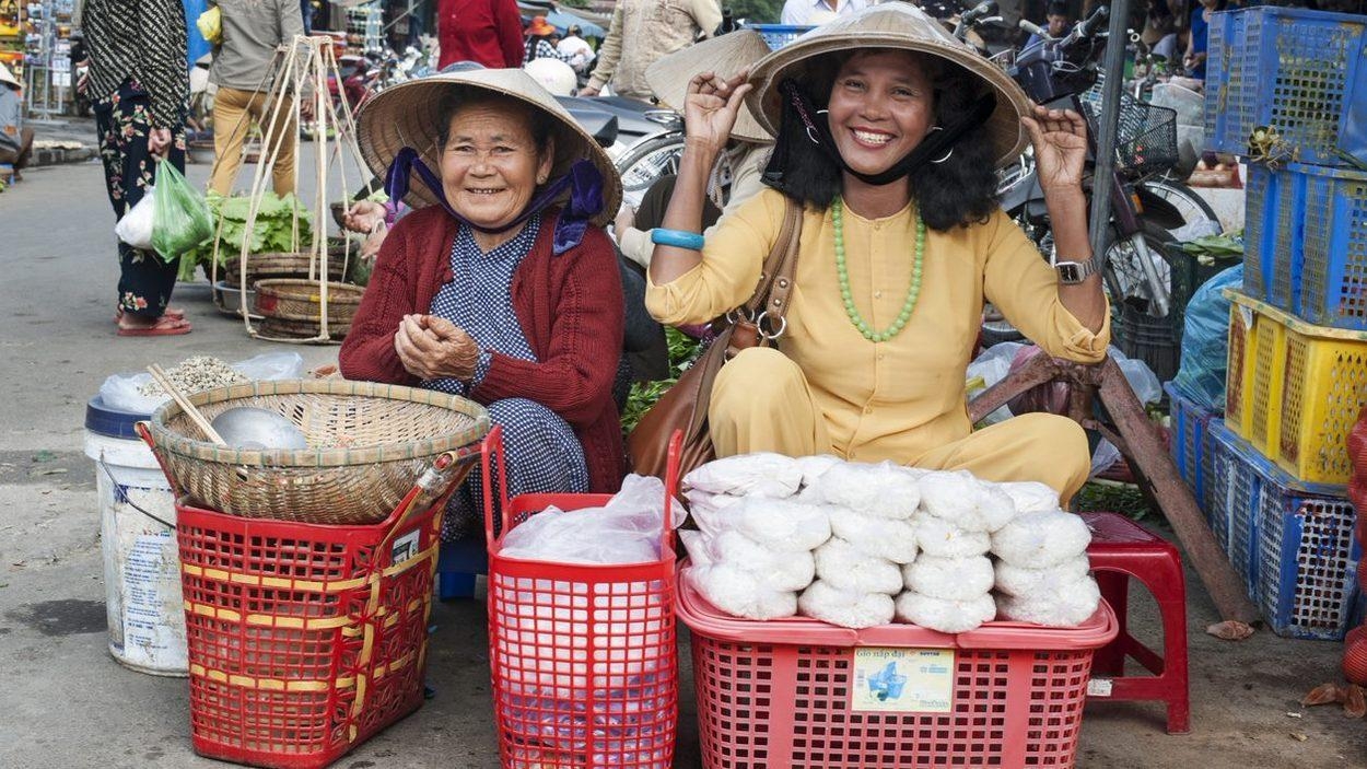Female Entrepreneurs Selling Goods. Photo credit: Shutterstock/Jassmany