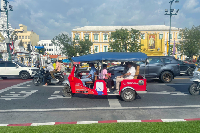 Demand-responsive transport: What if you could call a bus like a taxi?